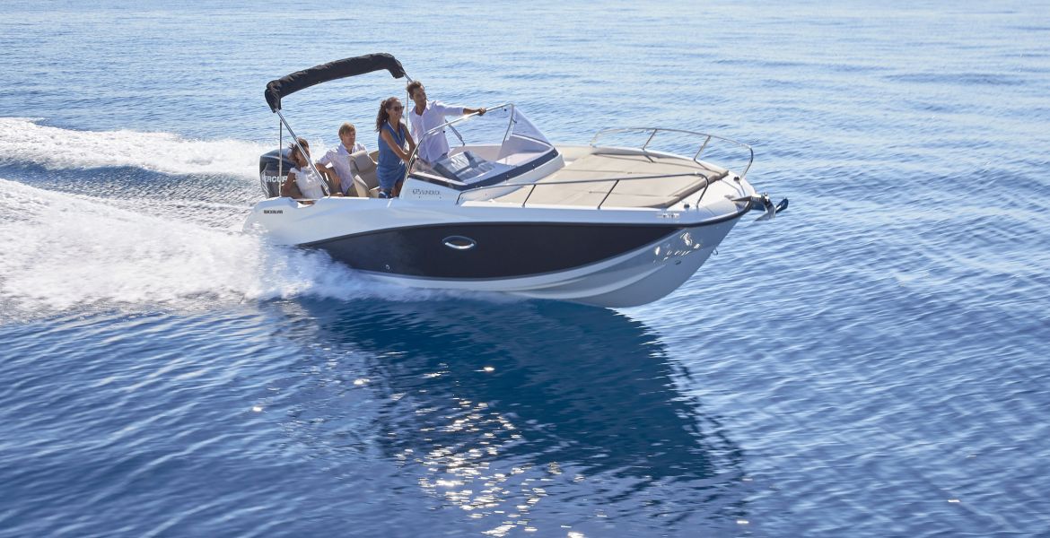 Quicksilver Activ 675 Sundeck