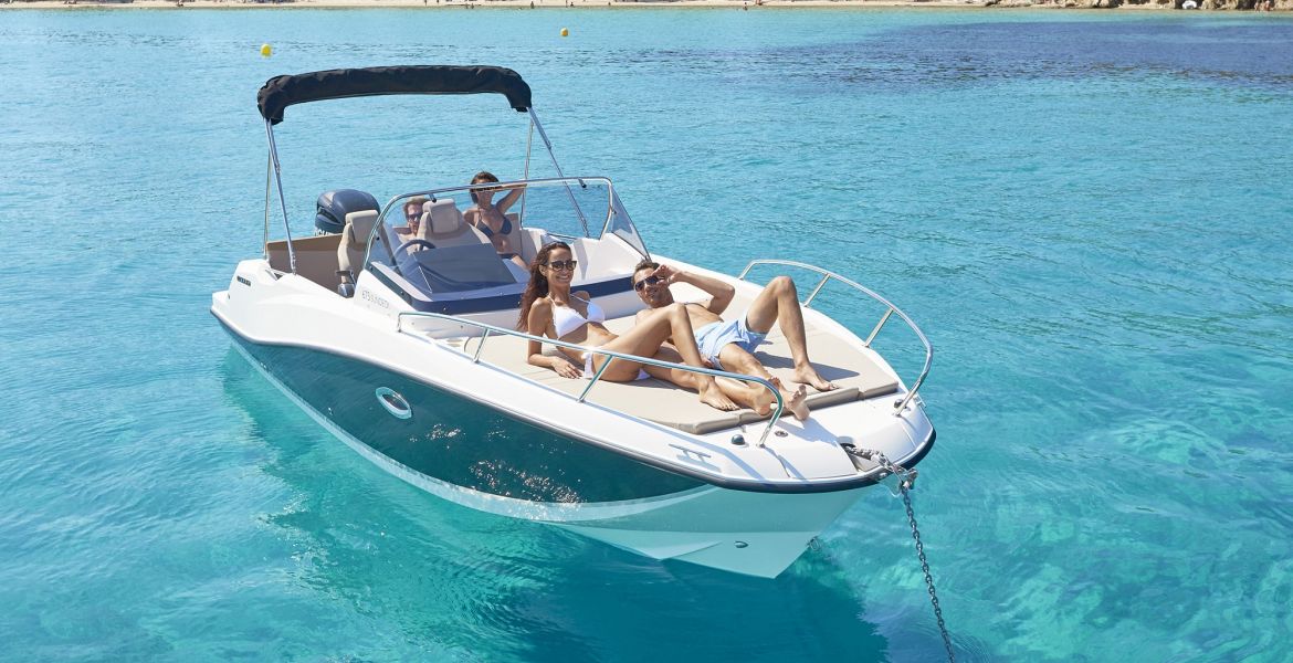 Quicksilver Activ 675 Sundeck