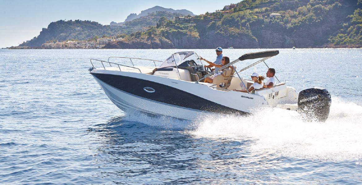 Quicksilver Activ 755 Sundeck