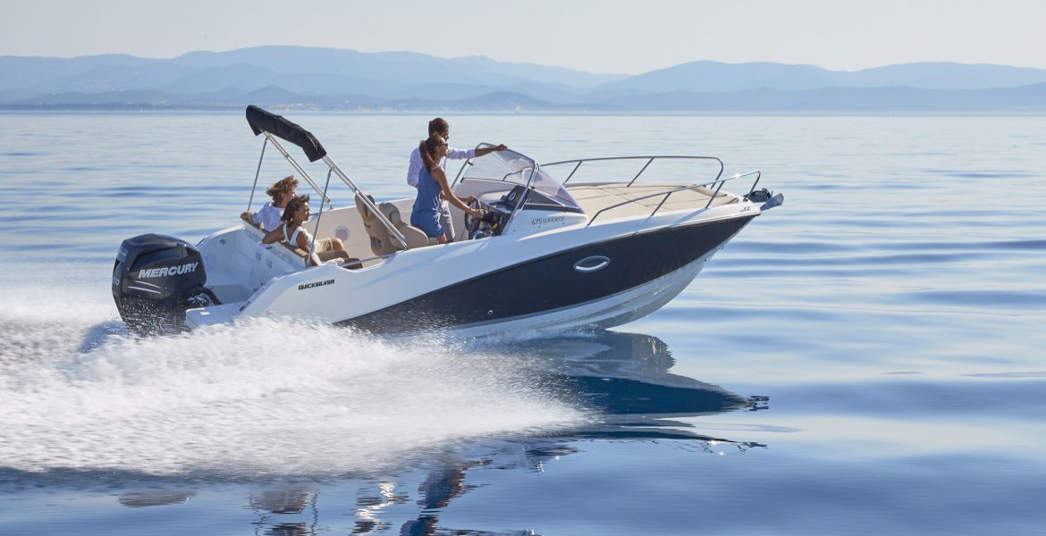 Quicksilver Activ 675 Sundeck