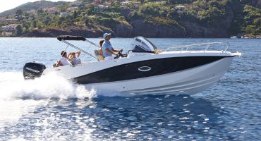 Quicksilver Activ 755 Sundeck